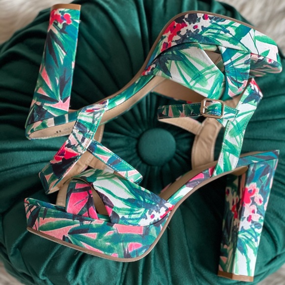 Tropical Oasis Showstoppers - Picture 2 of 5